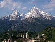Pohodový víkend - Víkendy a týdny v horách - Německo - Bavorsko - pohled na Berchtesgaden s klášterním a farním kostelem, v pozadí masiv Watzmann