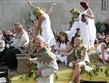 Pohodový víkend - Evropské slavnosti - Česká republika - Znojmo - v průvodu historických postav na vinobraní jsou i bakchantky s bohem vína Dionýsem