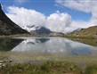 Švýcarsko - Alpy jezírko pod Gornergratem, v pozadí se v mracích schovává Materhorn