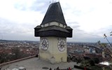 Pohodový víkend - Štýrsko - Rakousko - Štýrsko - Štýrský Hradec (Graz), Uhrturm (Hodinová věž), symbol města, 1560, původně pouze hodinová ručička, proto je později přidaná minutová ručička menší