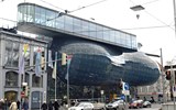 Pohodový víkend - Štýrsko - Rakousko - Štýrsko - Štýrský Hradec (Graz), Kunsthaus, také nazývaný Friendly Alien (Přátelský mimozemšťan) má zobrazovat živou hmotu, dokončen 2003, arch. P.Cook a C.Fournier, stálá výstavní síň